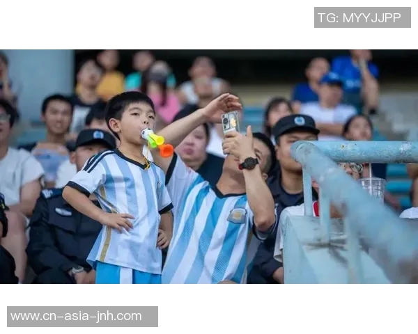 重庆足球服热潮来袭打造属于你的运动风尚与激情体验